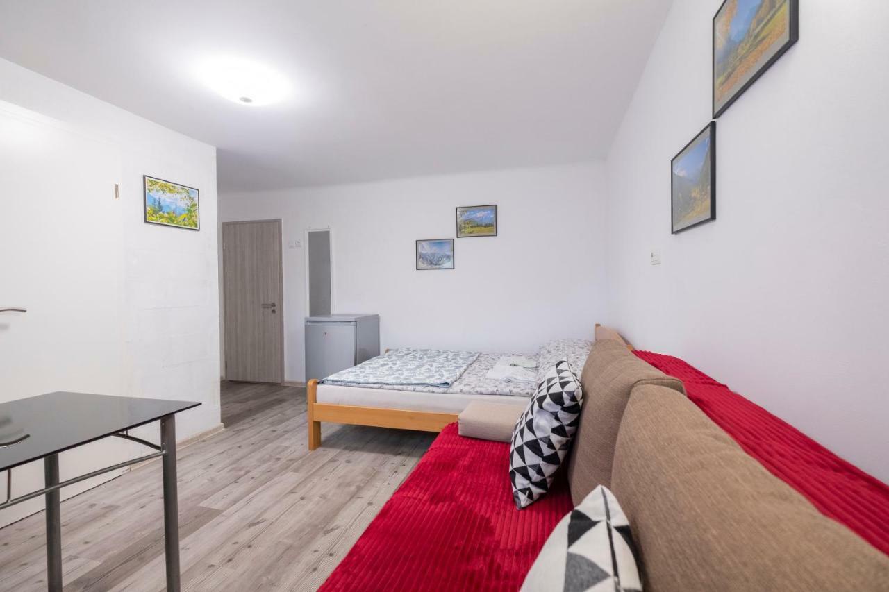 Newly Renovated Studio With Air Conditioner & Free Parking Ljubljana Bagian luar foto